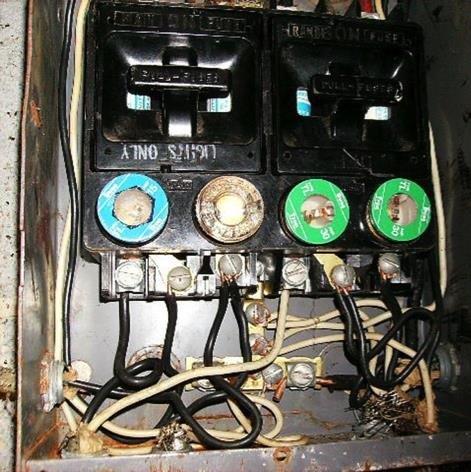Picture of very old fuse panel with defective wiring