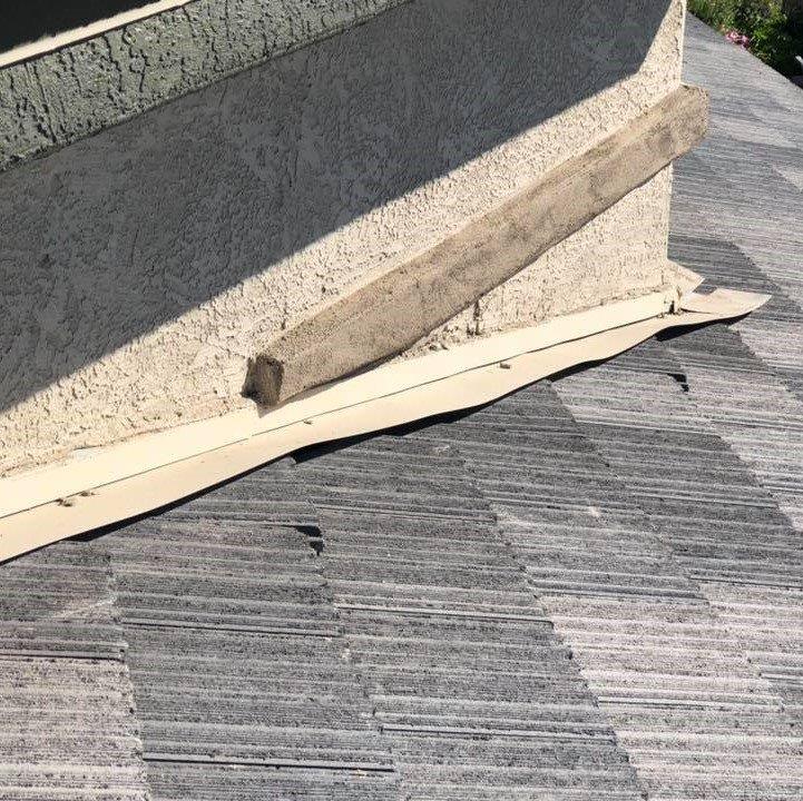 Picture of improper roof flashing on a brand new home